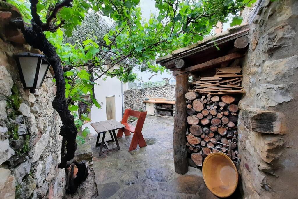 Ca Joan A Villores, Els Ports Luaran gambar